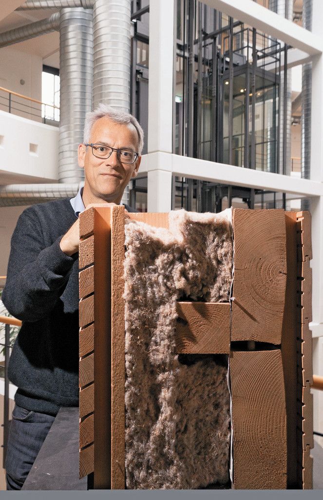 Josef Burtscher hat in 25 Jahren die spannende Geschichte des Energie­instituts Vorarlberg mitgestaltet.  foto: vn/hartinger
