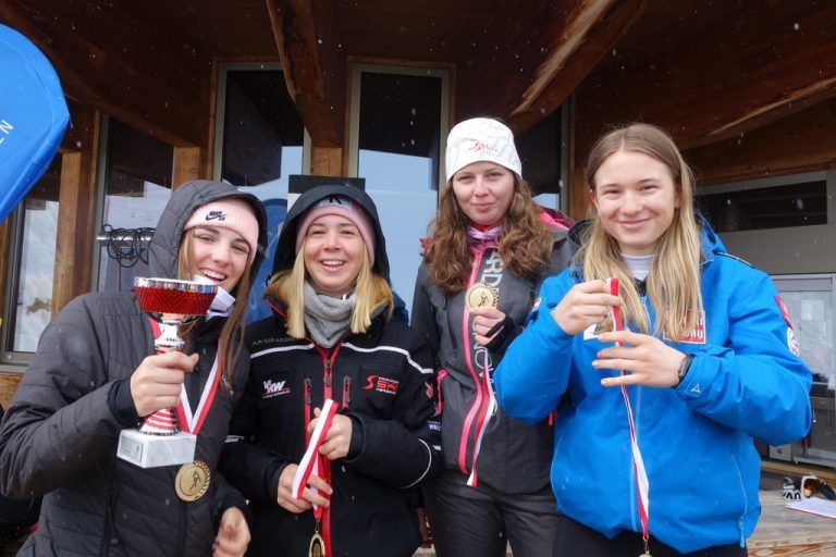 Jubelten gemeinsam: Larissa Mathies, Lena Zudrell, Katharina Ganahl und Sarah Langer (v. l.) von der HAK Bludenz.