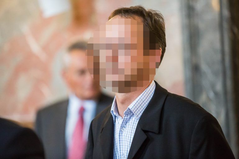 Jürgen H., 50Ehemaliger Geschäftsstellenleiter BG Dornbirn Urteil: Amtsmissbrauch, schwerer Betrug, UrkundenfälschungStrafe: Sechs Jahre unbedingt