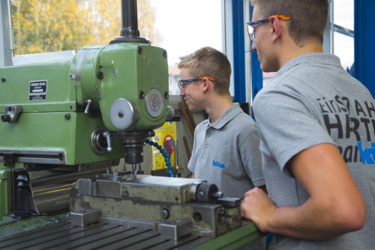 Jugendliche finden die ideale Lehrstelle, Betriebe die passenden Lehrlinge mit Lehrberuf.info. foto: Symbol, VN/Paulitisch