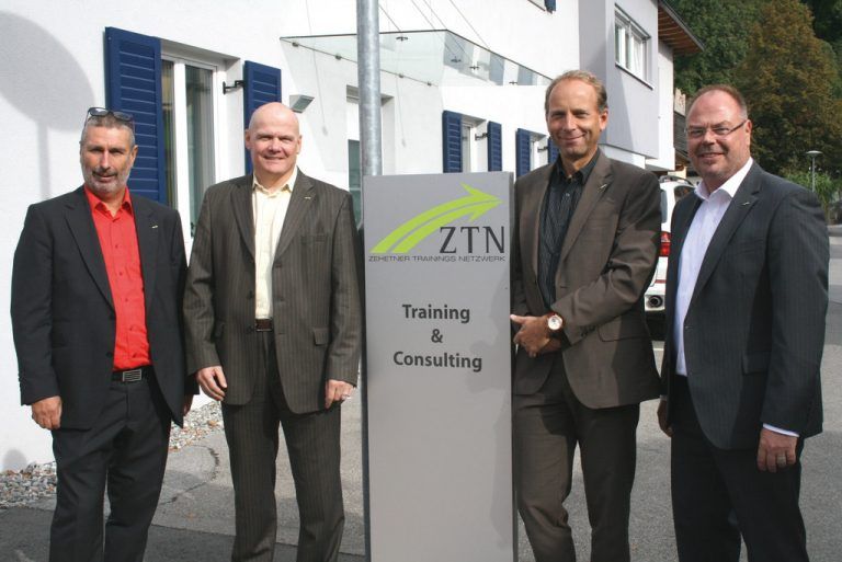 Kai Hess und Manfred Rünzler von ZTN haben heute allen Grund zum Feiern. Fotos: ZTN