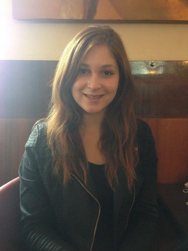 Katharina,18 Jahre, WolfurtIch finde es super, dass es so viele Möglichkeiten bezüglich Ausbildung, Wohnort und Beruf gibt und ich fühle mich damit nicht überfordert. Meine Pläne sind: Zuerst die Matura schaffen und dann studieren. Bei Bedarf hole ich mir Infos im aha oder im BIFO.