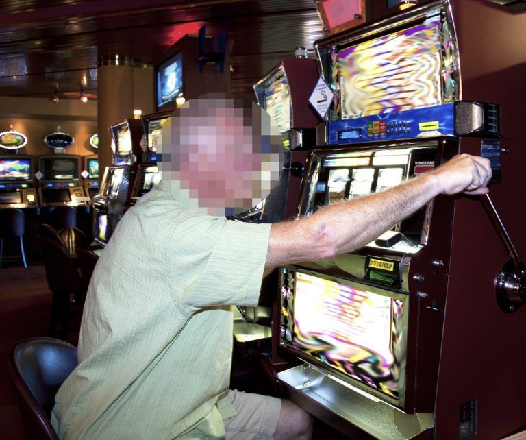 Glücksspielautomaten sind oft der Anfang eines großen Problems. Foto: Fotolia