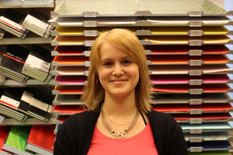 Kimberly Hager, EinzelhandelskauffrauIch bin für Einkauf, Warenannahme und Lehrlingsausbildung zuständig. Die Angestellten sind in alle Entscheidungen eingebunden, was ich sehr schätze.