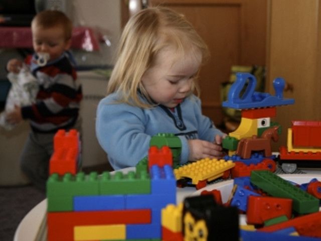 KinderbetreuungVon Sonntag bis Freitag bietet der Miniclub Faschina eine Tagesbetreuung für Kinder von 2 bis 4 Jahren an. Ganz in der Nähe der Lifte und der Skischule können Kleinkinder spielen, basteln, zeichnen oder im Schnee spielen. 