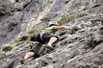Klettergarten WandfluhDie rund 100 Meter hohe Wand ist ein Geheimtipp unter Kletterern. Mit 15 unterschiedlichen Routen mit einem Schwierigkeitsgrad von 4 bis 8+ ist dabei für jeden Outdoorfan das Passende dabei.