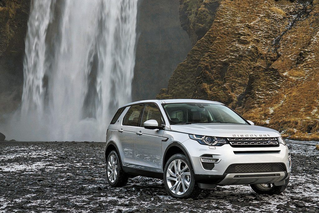 Ein Hauch von Lifestyle fürs Gelände: Land Rover baut Discovery zur Modellfamilie aus.