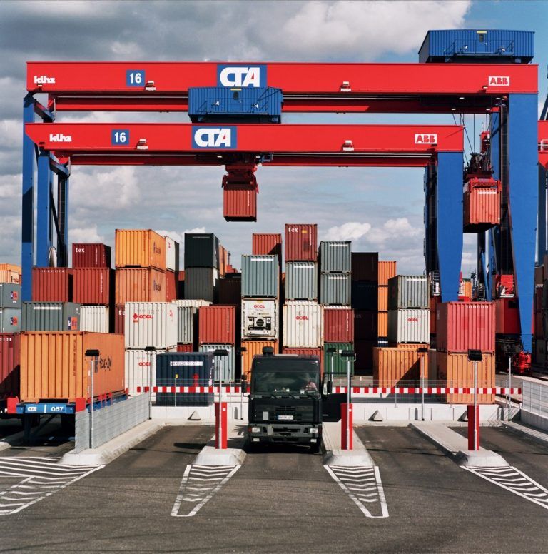 Künz-Stapelkräne am HHLA Containerterminal Altenwerder in Hamburg.  