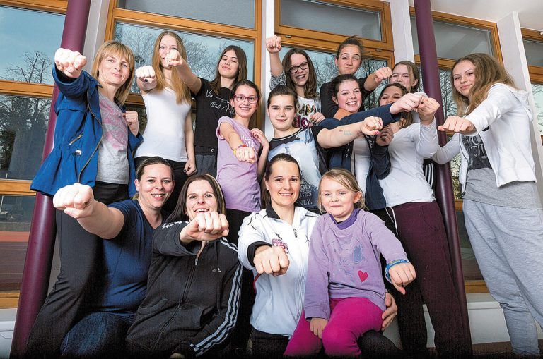 Kursteilnehmer jung und alt. Fotos: Karate Bregenz