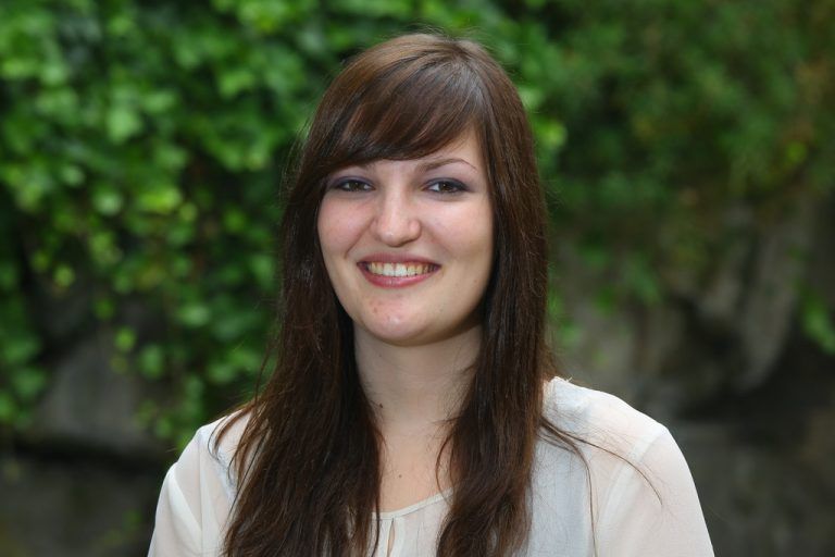 Lea GächterVor der Matura hat man mehr Angst, als nötig gewesen wäre. Das Lernen ist zwar anstrengend und nervenaufreibend, aber die Prüfungen selbst gingen ganz gut. Jetzt nutze ich meine Ausbildung und werde Kindergartenpädagogin in Koblach.