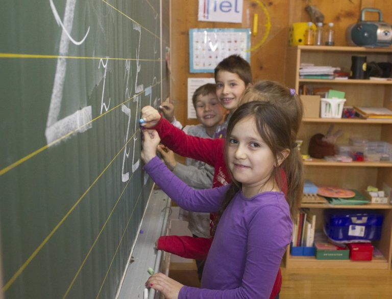 Lernen und Leben in der Schule: Ganztagsschulformen haben Zukunft. Foto: VN/Paulitsch