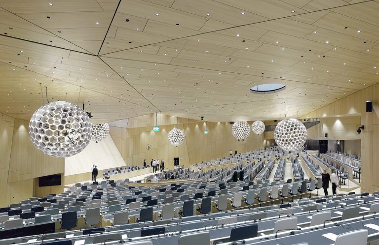 Licht aus Dornbirn ist in Gebäuden auf der ganzen Welt zu finden., z. B. im Konferenzsaal der Weltorganisation für geistiges Eigentum in Genf. Foto: ZG