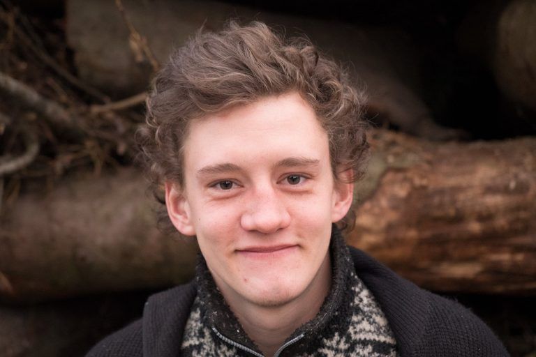 Linus Zwischenbrugger Nach der Zimmerer-Ausbildung habe ich hier die Forstfacharbeiterlehre absolviert. Als Wanderwegewart trage ich Verantwortung für die Sicherheit.