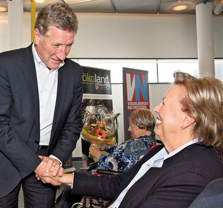 LR Erich Schwärzler dankte Frau Böhler und der Witwe des Tierheimgründers Karl Falschlunger.