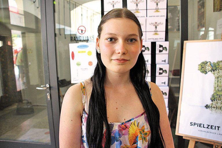 Man wird aufgeklärt, dass man mit sich selber zufrieden sein soll und sich selbst als Schönheitsideal sehen sollte. Dem kann ich nur zustimmen. Alina, 16 Jahre