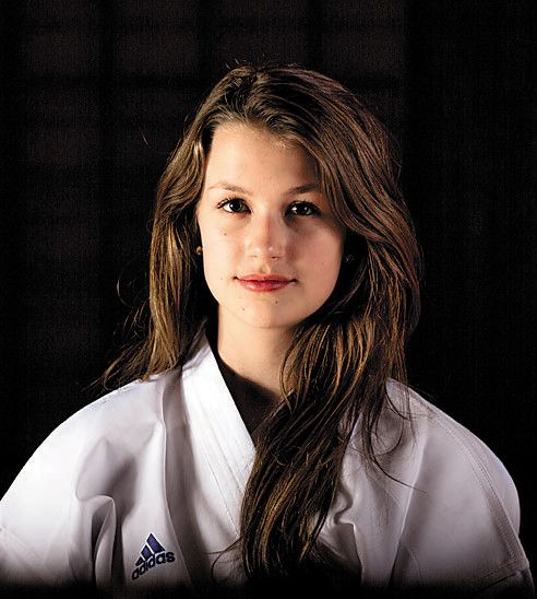 Marie-Leontine Wörgötter14 Jahre, BregenzIch war bereits nach der ersten Schnuppereinheit begeistert. Mir gefällt der ästhetische und kraftvolle Bewegungsfluss. Karate stärkt und entwickelt die Fähigkeiten zur Selbstverteidigung.
