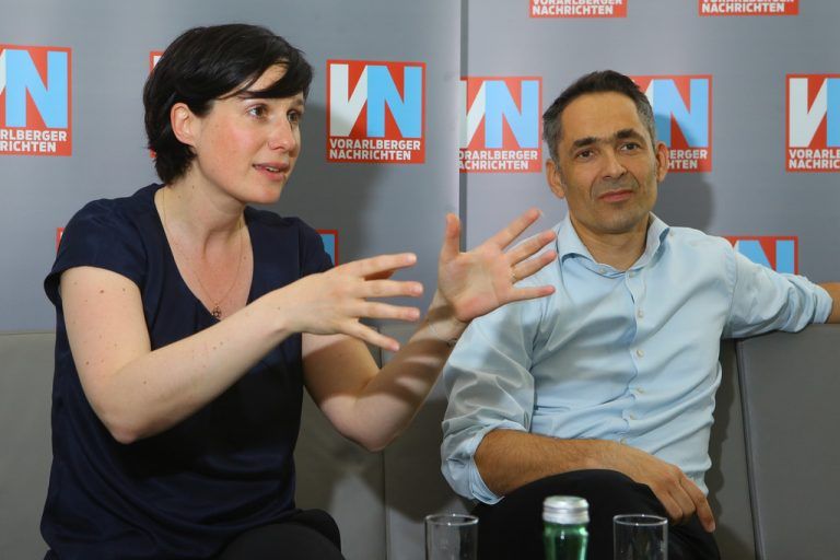 Marie Ringler zu Gast in der VN-Redaktion mit Hubert Rhomberg. Foto: VN/Hofmeister