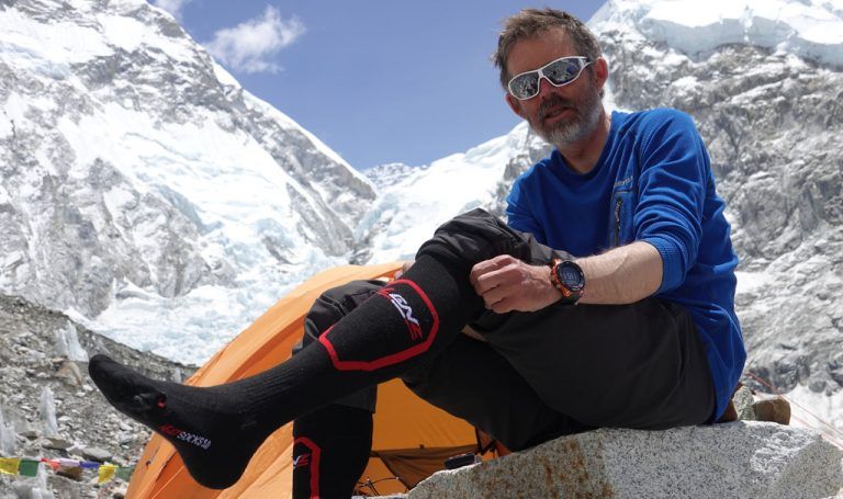 Markus Amon schwört auf Socken aus Vorarlberg, die seine Füße dank Akku warmhalten.Amon, VN/paulitsch