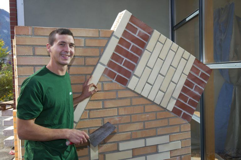 Martin Mittelberger ist der zweitbeste Maurer der Welt. Auch er wurde im MAZ ausgebildet. Fotos: VN/Paulitsch