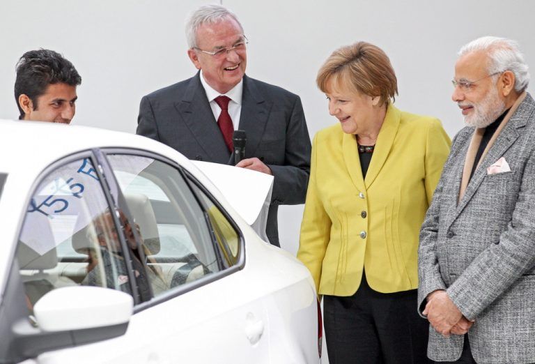 Martin Winterkorn gestern bei der Hannover Messe mit Bundeskanzlerin Angela Merkel und Indiens Premierminister Narendra Modi. Foto: EPA
