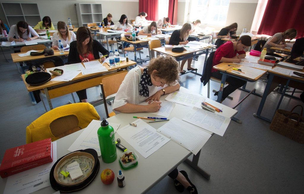 Für unsere BAKIP-Klasse startete die schrift­liche Matura gestern mit dem Fach Deutsch.