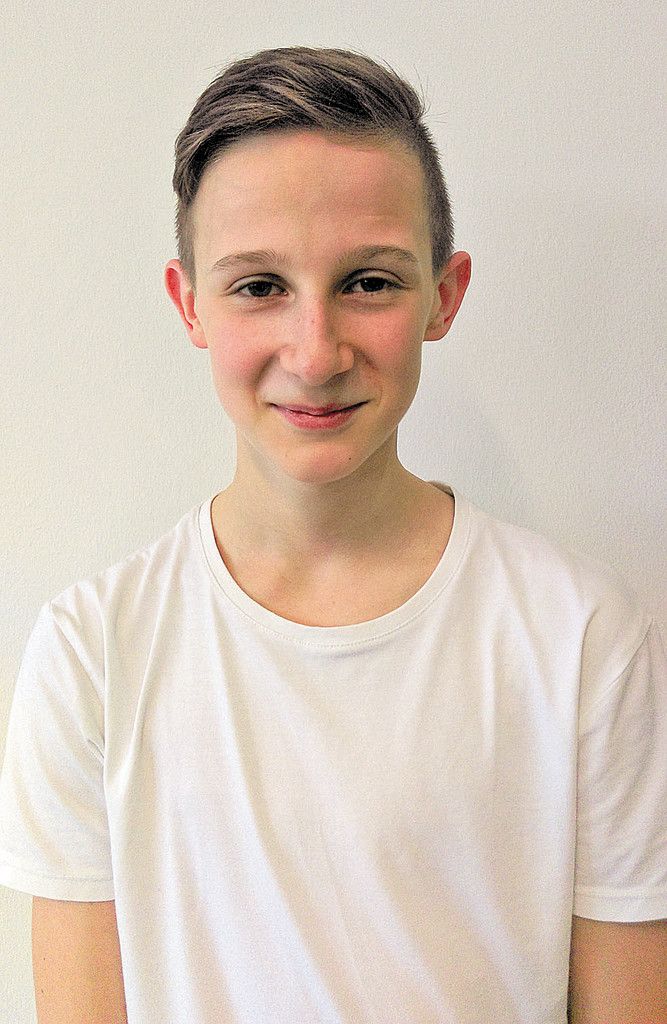 Maurrice Moosbrugger, 15 Jahre, SchülerEs hat mir wahnsinnig gut gefallen, dass wir die Möglichkeit hatten, Cocktails zu mixen und diese auch zu probieren. Dass man uns so gut betreut und auch Spiele mit uns gemacht hat, gefiel mir sehr. Das Aufsetzen der Alkoholbrille hat mir mit Abstand am besten gefallen.