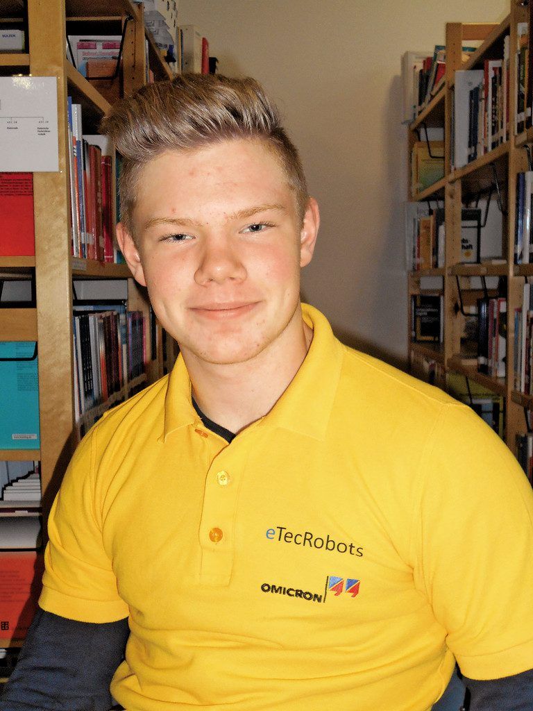 Max Egger,16, Lustenau, Robot-HardwareIn erster Linie macht das Projekt Spaß! Die Arbeit im Team ist spannend, weil die Aufgaben immer auf eine andere Art und Weise gelöst werden müssen, dadurch wird es nie langweilig. Ich mag einfach Herausforderungen, und das finde ich dort immer. Besonders freut mich natürlich, dass wir so positiv abgeschlossen haben.