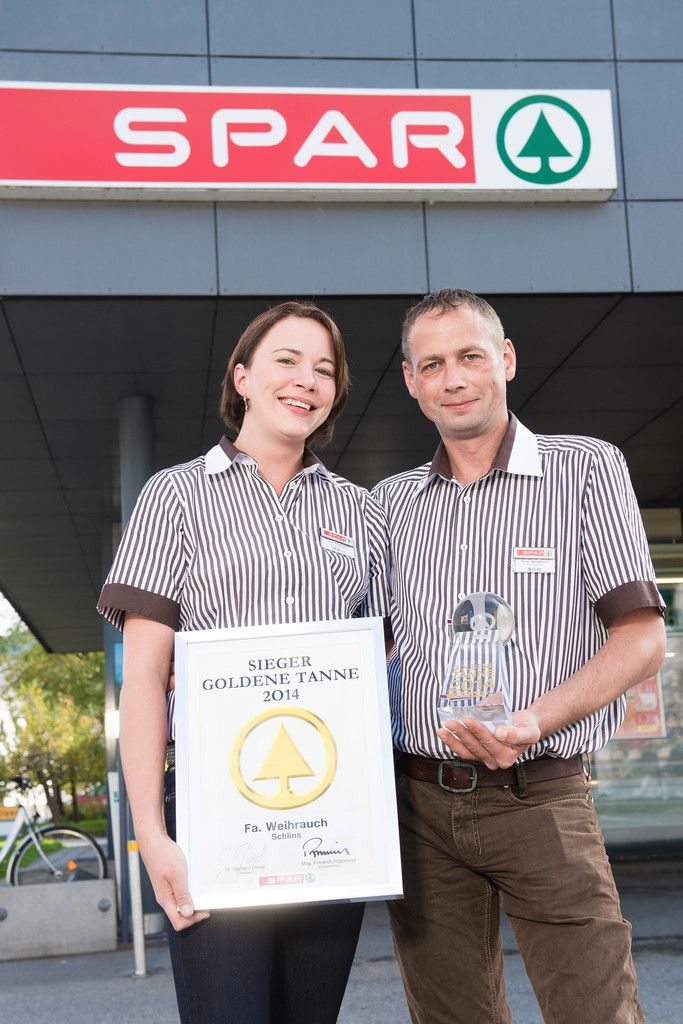 © MEDIArt | Andreas Uher; Spar, Gewinner Goldene Tanne, Spar Markt Schlins, Team, Gruppenaufnahme, Marktleiter