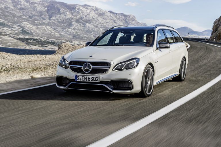 Mercedes E 63 AMG T-Modell: Je nach Version hat der 5,5-Liter-V8-Biturbo-Benziner 557 oder 585 PS.