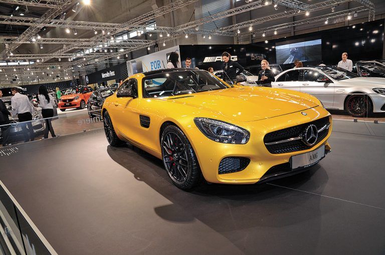 Mercedes macht dem 911er KonkurrenzAls Österreich-Premiere zeigt Mercedes auf der Autoshow in Wien erstmals den Mercedes AMG GT, der dem Platzhirsch Porsche 911 ordentlich Konkurrenz machen soll.