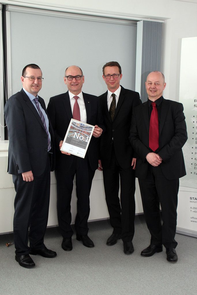 Messepark-GF Burkhard Dünser und Guntram Drexel mit Hannes Lindner (Standort + Markt) sowie Joachim Will, ecostra. Foto: Standort + Markt