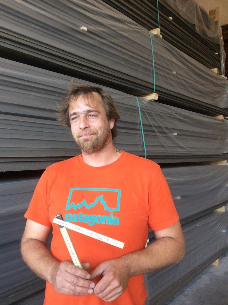 Michael Wachter, DetailverkaufIch habe viel mit Kunden zu tun und bearbeite die Kleinaufträge von Firmen sowie Privatkunden. Außerdem schätze ich unser tolles Arbeitsklima.  