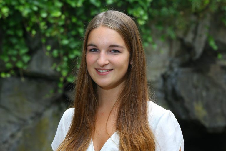 Milena SanderIch habe mich bei der Matura viel schlechter eingeschätzt, als ich dann tatsächlich war. Jetzt gehe ich für ein Jahr nach Holland als Au-pair. Danach möchte ich in Wien studieren, vermutlich an der BOKU Umwelt- und Bioressourcenmanagement.