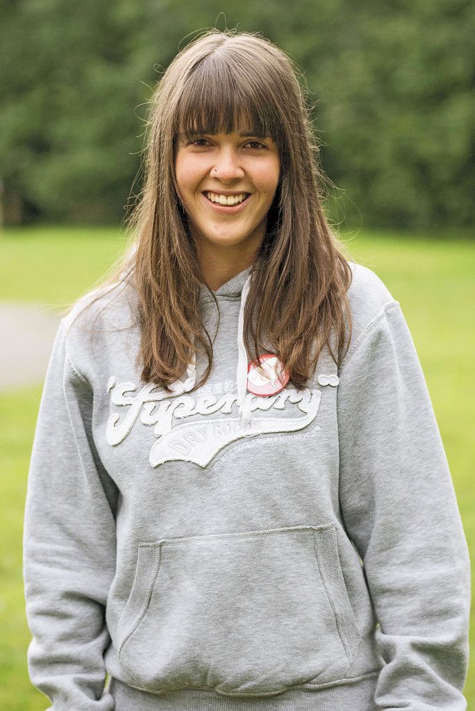 Mirjam,20 Jahre, FeldkirchMir gefällt das gute Klima unter allen Teilnehmern, die innerhalb weniger Tage zu neuen Freunden wurden. Ich habe mich mit dem Thema „Konsum“ auseinandergesetzt und viel über den Umgang mit einer Spiegelreflexkamera gelernt. Ich finde es gut, dass die Supro diese Workshops für Jugendliche organisiert.