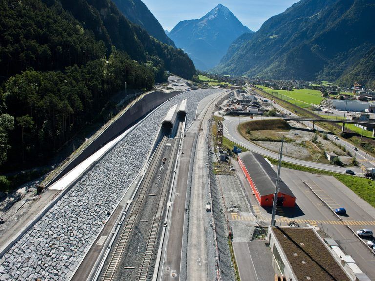 Mit 57 Kilometern wird der Tunnel durch den Gotthard zum längsten Eisenbahntunnel der Welt. Foto: AlpTransit Gotthard AG