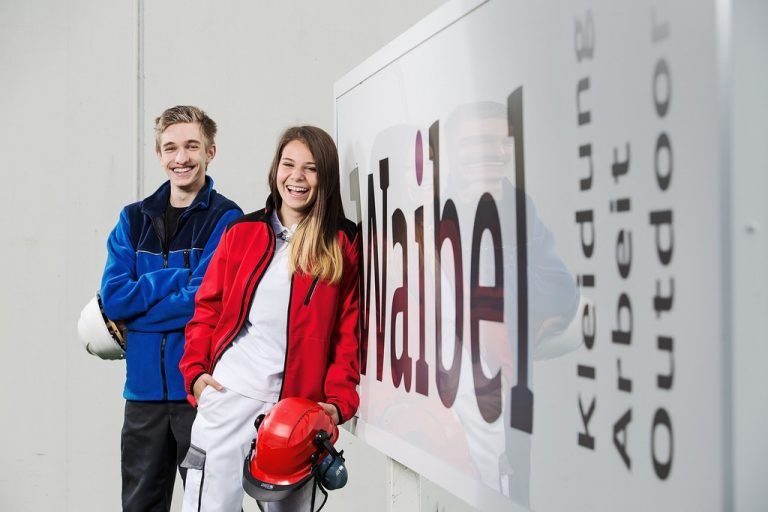 Mit Fabio Venier und Katharina Schatzmann beginnen heuer zwei Lehrlinge ihre Berufsausbildung bei der auf Arbeitsbekleidung spezialisierten Waibel GmbH.