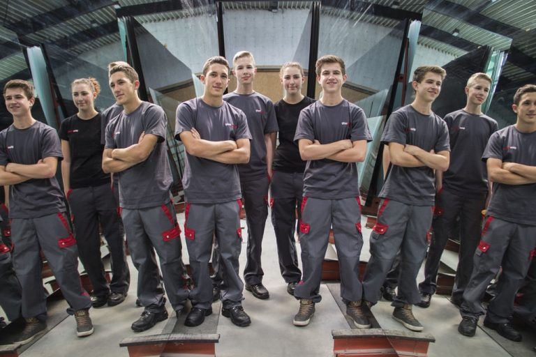 Mit vier neuen Lehrlingen beweist Glas Marte seine Kompetenz als größter Glaserausbildungsbetrieb für Glasbautechnik in Westösterreich.  