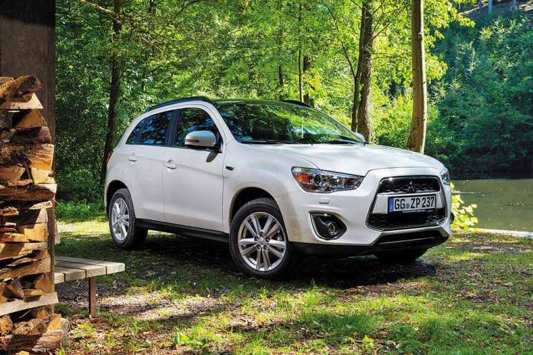 Mitsubishi ASX: Komfortabel reisen lässt es sich mit 2,2-Liter-Diesel und Sechsstufen-Automatik.