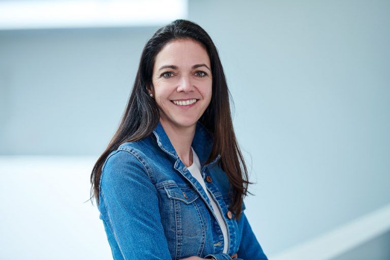 Mittags joggen gehen ist auch eine kleine Auszeit von der Arbeitszeit und trägt zu einer positiven Work-Life-Balance bei.