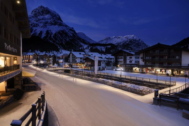 Modernes Lichtmanagement: Die Arlbergmetropole erstrahlt in neuem Glanz. Fotos: Zumtobel/Marcel A. Mayer