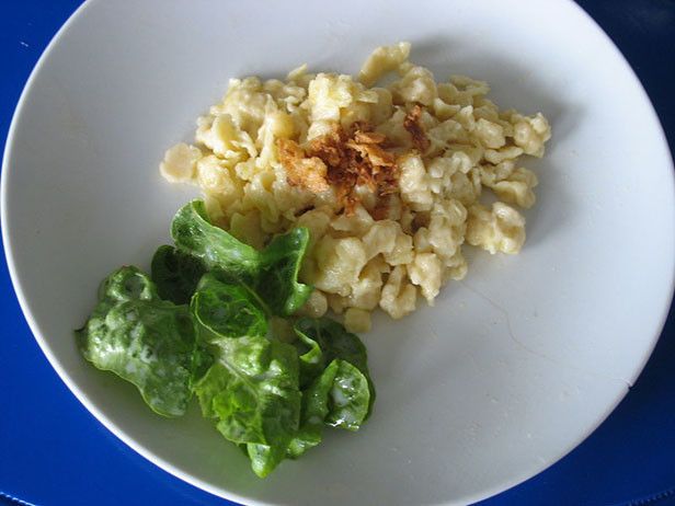 Montafoner KässpätzleSie sind ein kulinarisches Aushängeschild der Talschaft. Gerade im Winter, wenn es draußen kalt ist, kann man sich als Gruppe in diversen Restaurants zu einer zünftigen Kässpätzlepartie anmelden. Gaumenfreuden sind garantiert.