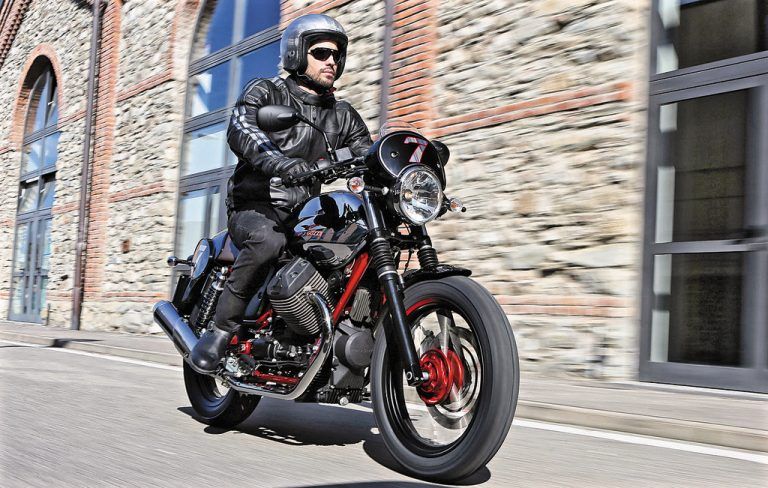 Moto Guzzi V7 II: rundum optimiertes Retro-Bike, in drei Versionen, nun mit sechs Gängen und ABS.