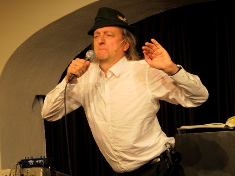 Musik und Unterhaltung sind sein Lebenselixier: Markus Linder tritt bei der „Ma hilft“-Gala auf.    Foto: Jurmann  