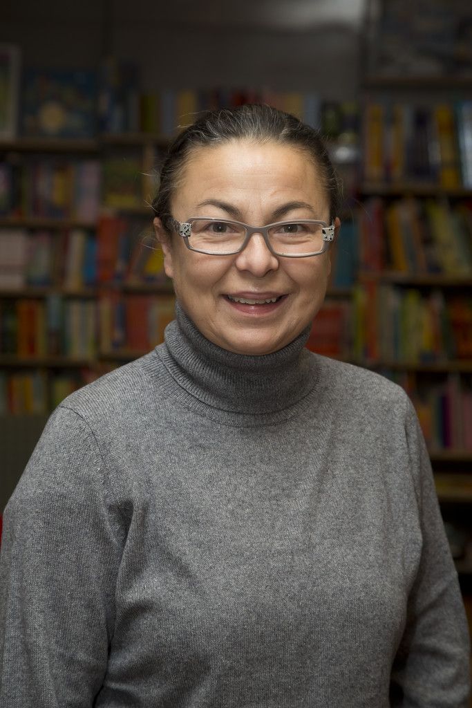 Natalie Hagen, Buchhändlerin Seit dreizehn Jahren bin ich dabei, weil meine Arbeit sehr vielseitig ist. Dazu zählt das Dekorieren, abgestimmt auf Jahreszeit und Buchthema.