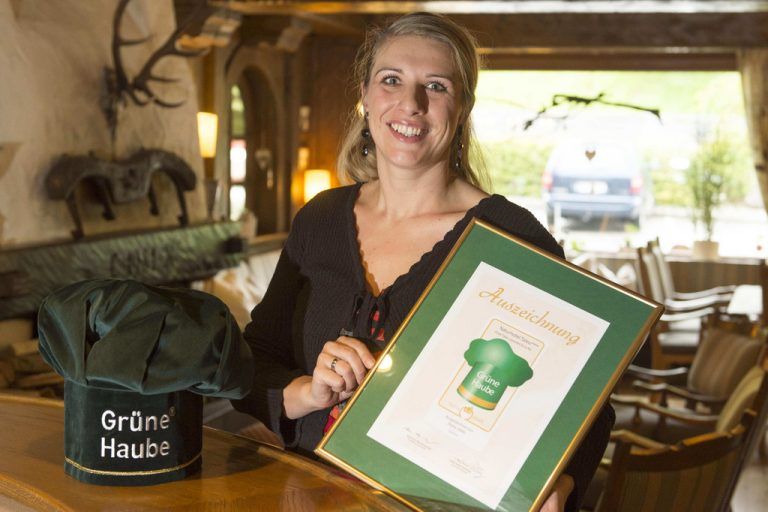Nathalie Morscher, die Chefin des Naturhotels „Taleu“ in Bürserberg, freut sich über die Auszeichnung. Foto: Dietmar Stiplovsek