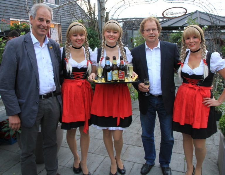 Netter Service für LAbg. Josef Türtscher und Bgm. Florian Kasseroler.  