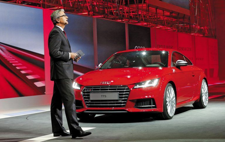 NeustartAudi zeigt als Weltpremiere in Genf erstmals den neuen TT. Das Design des Sport-Zweisitzers wurde weiterentwickelt. Unter der Haube arbeiten zum Marktstart Motoren mit einem Leistungsspektrum von 184 bis 310 PS. Highlight ist das neue „Virtual Cockpit“, das alle Informationen im volldigitalen Kombiinstrument bündelt. Zugelegt hat der neue TT auch beim Platzangebot - der Sportwagen ist deutlich geräumiger geworden.