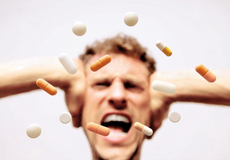 Nicht alle Patienten sind froh, wenn sie Hilfe bekommen. Manche gebärden sich wild und gehen auch handgreiflich gegen Ärzte und Pfleger vor.