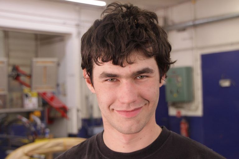 Niklas Hammerer Die Vorarbeiten sind entscheidend, beim Lackieren wird jeder noch so kleine Fehler gnadenlos sichtbar. Ich freue mich, in diesem Spezialistenteam dabei zu sein.