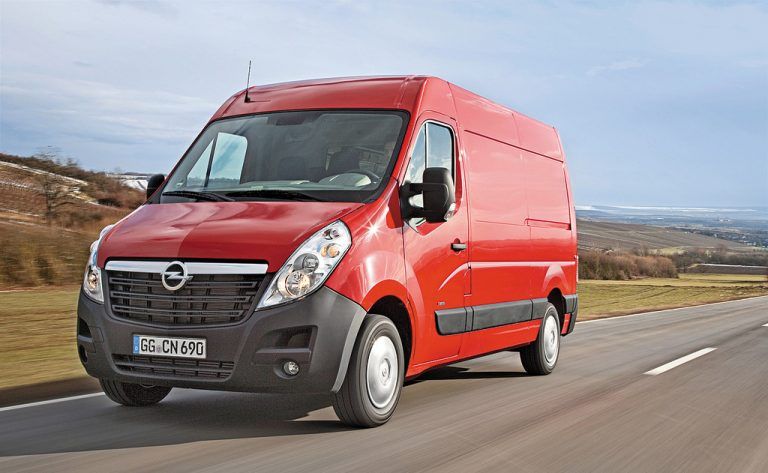 Opel Movano: Transportiert entweder bis zu 4,5 Tonnen Ladegut oder bis zu 17 Personen.